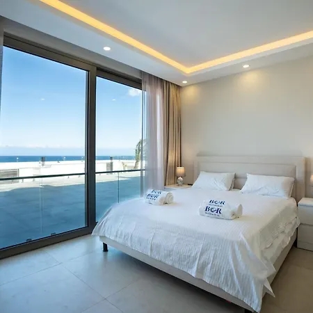 Luxury With Pool And Stunning Sea View Apartment